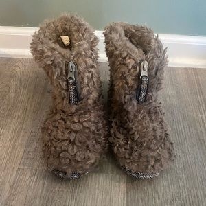 Kohl’s Fuzzy Bootie Slippers